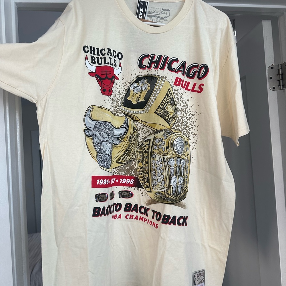 Mitchell & Ness Chicago Bulls Cream Championship Tee